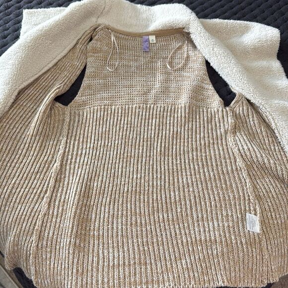 Alya Vest - Picture 7 of 7